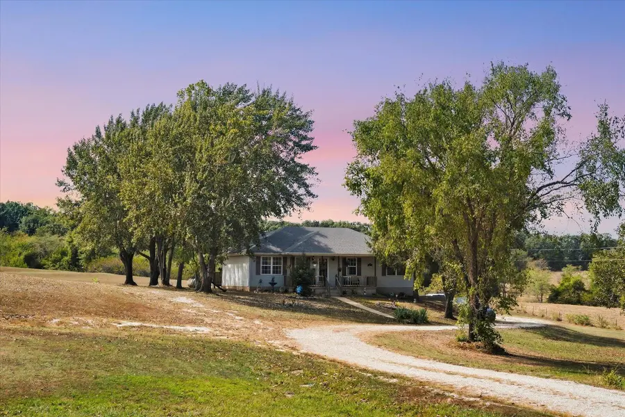 4273 Highway P, Halfway, MO 65663