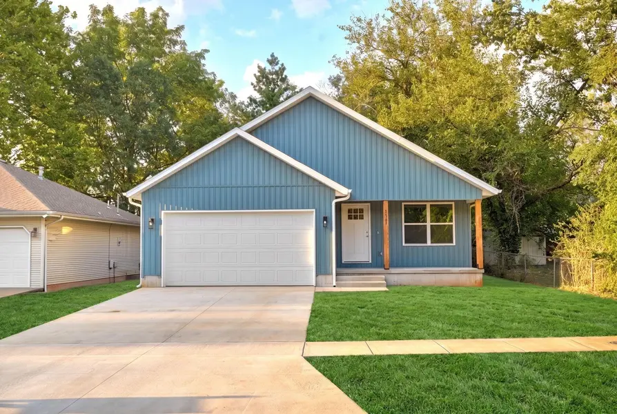 3307 W Lombard ST, Springfield, MO 65802