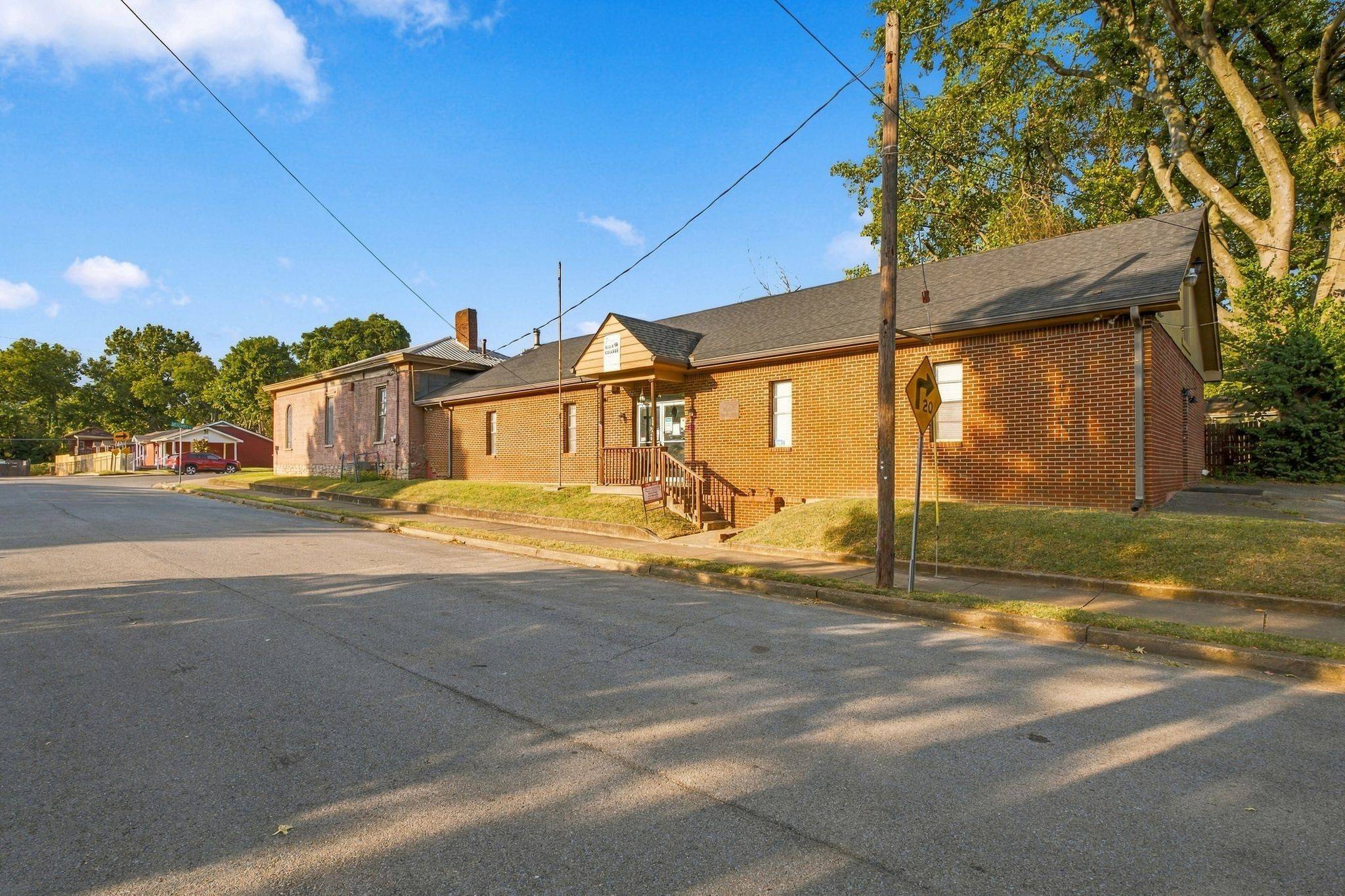 610 Boscobel St, Nashville, TN 37206