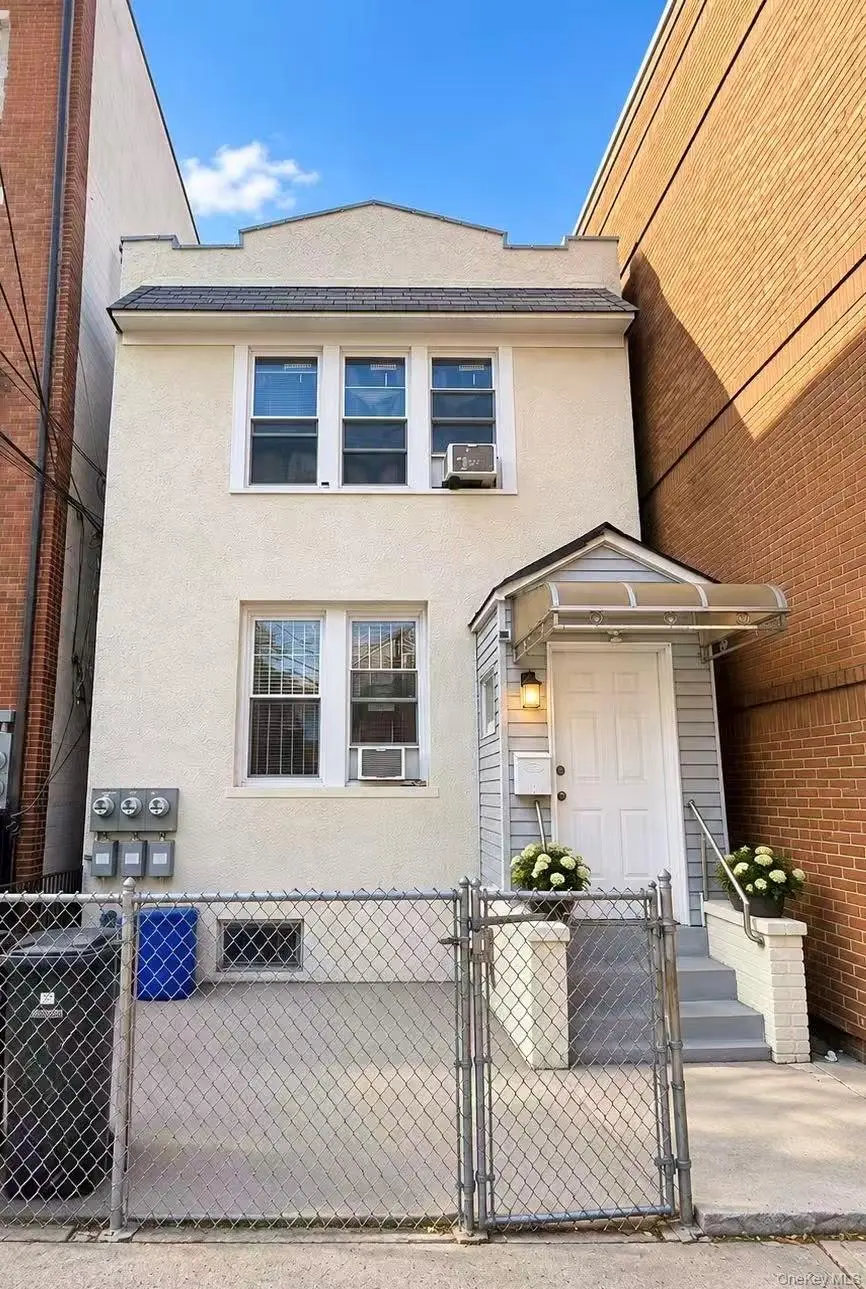 5712 Xenia St, Corona, NY 11368