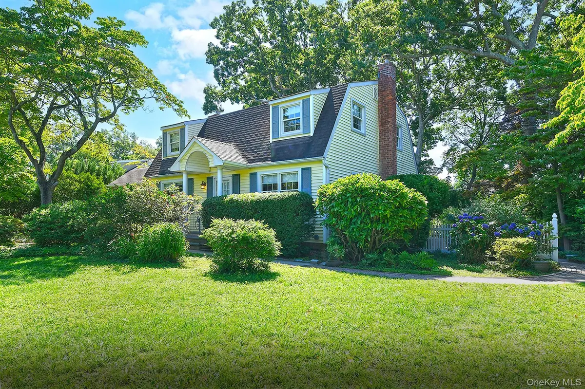 20 Brook LN, Smithtown, NY 11787
