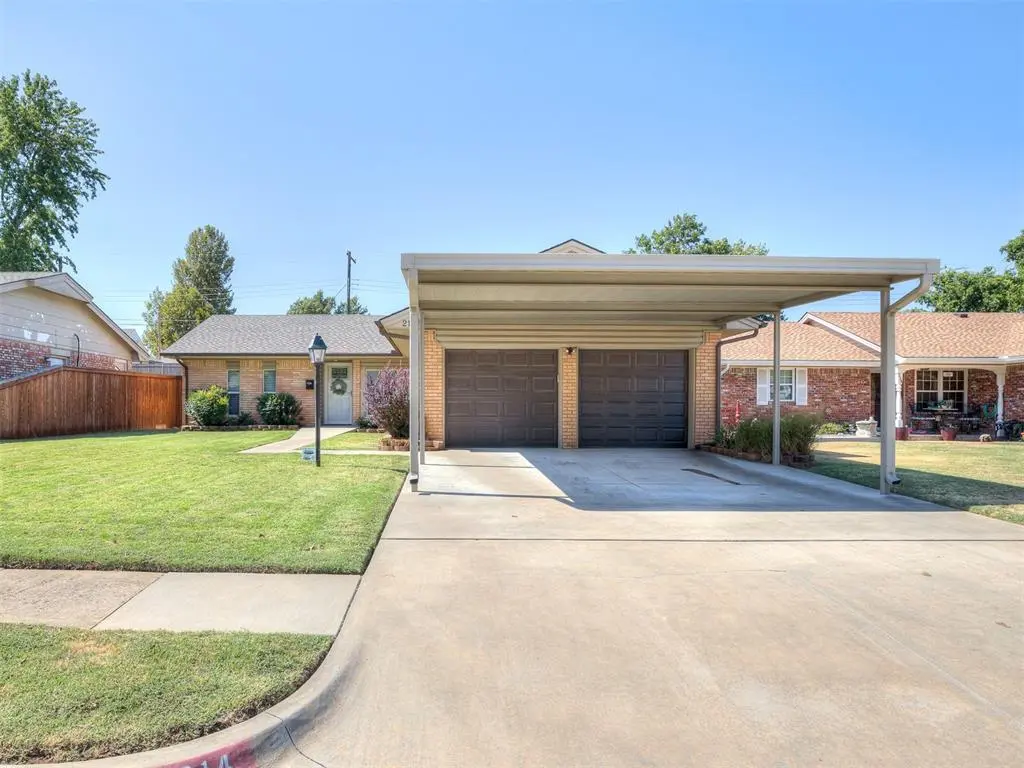 214 Tanglewood DR, Yukon, OK 73099