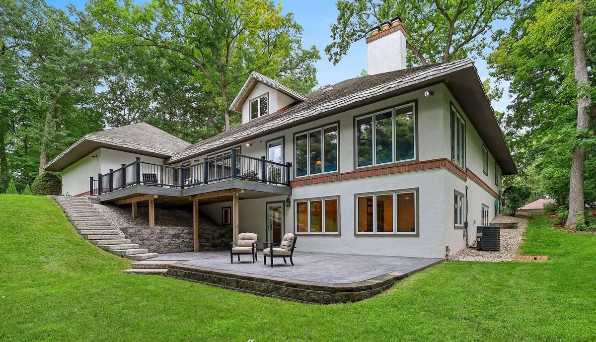 255 TRADERS POINT LN, Green Bay, WI 54302-5236