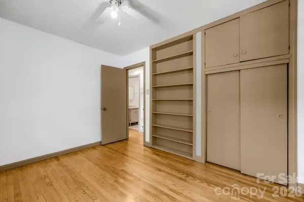 22 Jarrett ST, Asheville, NC 28806
