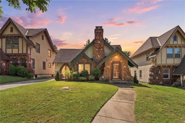405 E Gregory BLVD, Kansas City, MO 64131