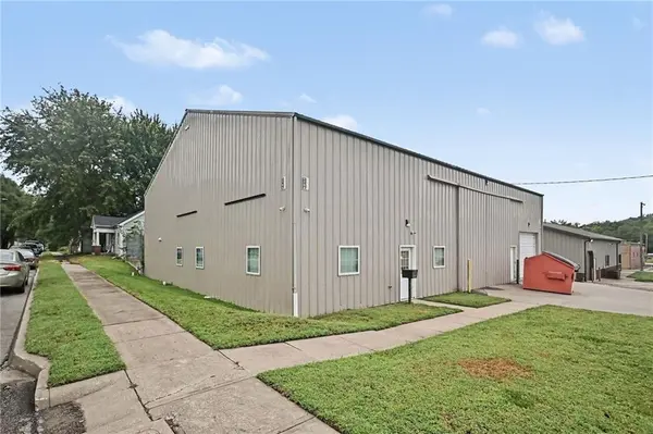 1704 Center ST, St Joseph, MO 64503