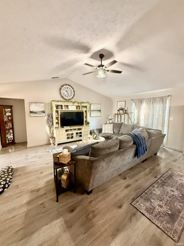 1480 Hedge CT, Greenfield, IN 46140