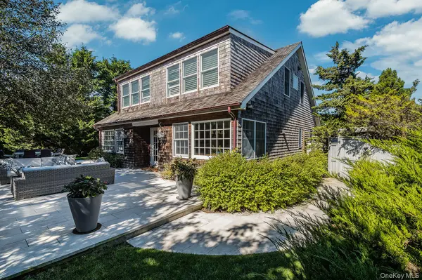 74 Hampton LN, Amagansett, NY 11930