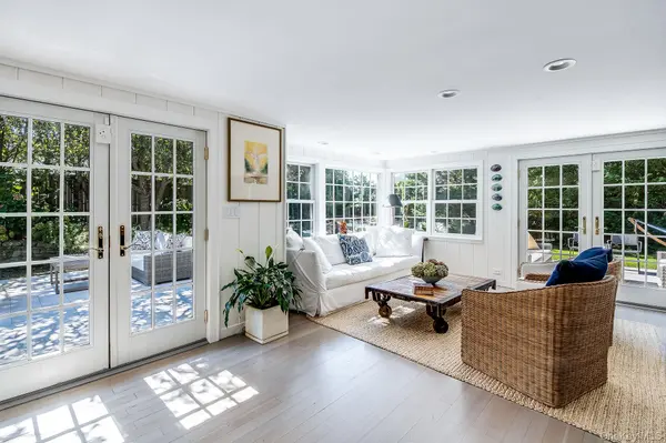74 Hampton LN, Amagansett, NY 11930