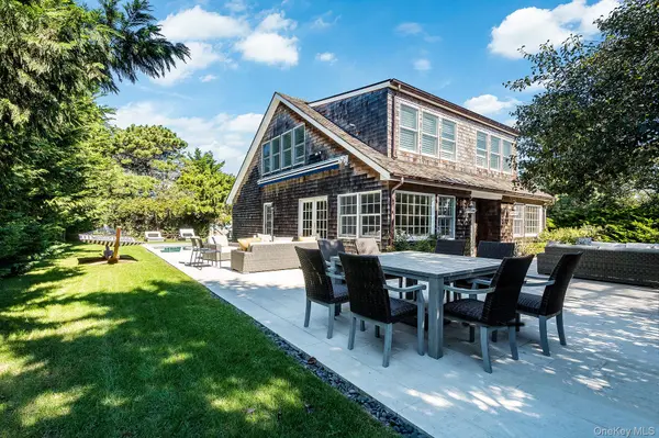 74 Hampton LN, Amagansett, NY 11930