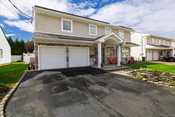 3942 Sally LN, Oceanside, NY 11572