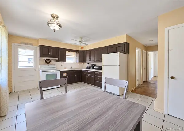 80 Carroll AVE, Ronkonkoma, NY 11779