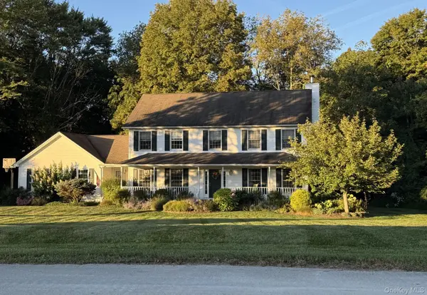 76 Rockledge DR, Pleasant Valley, NY 12569