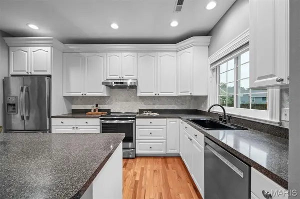 806 Windemere AVE, St Louis, MO 63131