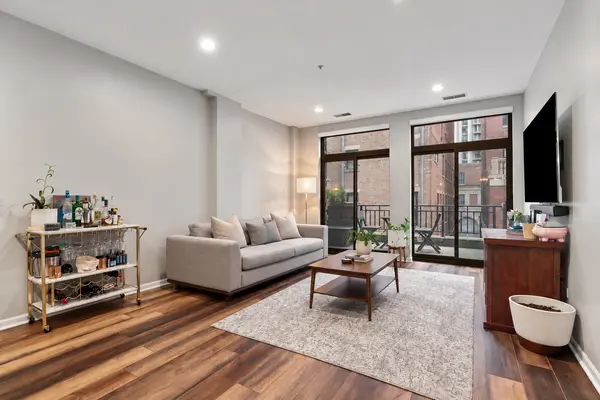 33 W Huron ST #402, Chicago, IL 60654