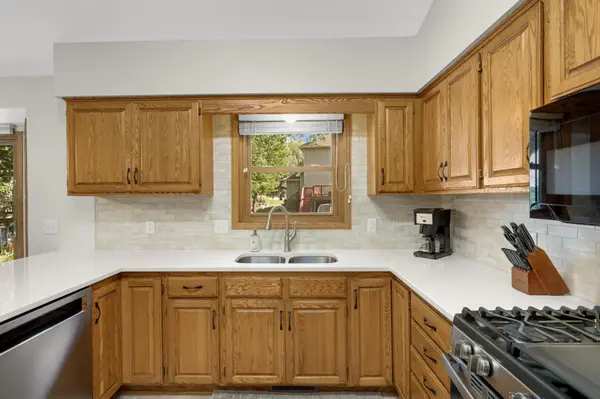3266 Rolling Hills DR, Eagan, MN 55121