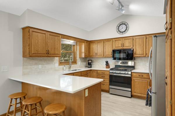 3266 Rolling Hills DR, Eagan, MN 55121