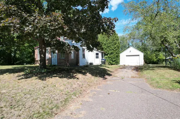 2466 Dale ST N, Roseville, MN 55113