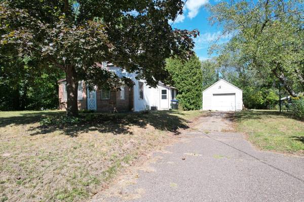 2466 Dale ST N, Roseville, MN 55113