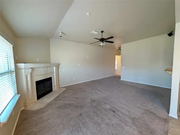 621 Apple Tree LN, Moore, OK 73160