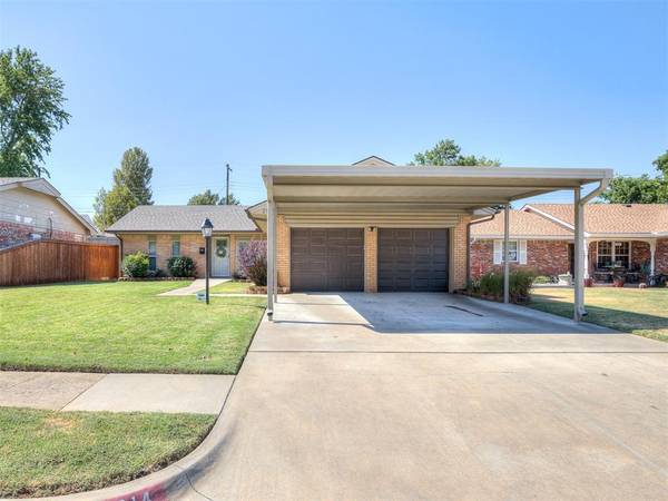 214 Tanglewood DR, Yukon, OK 73099