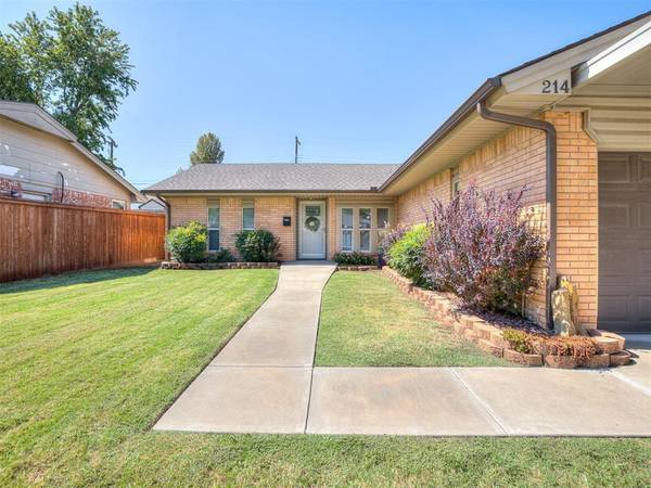 214 Tanglewood DR, Yukon, OK 73099