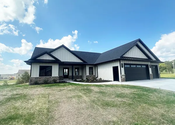 675 SUNSET RDG, Green Bay, WI 54313