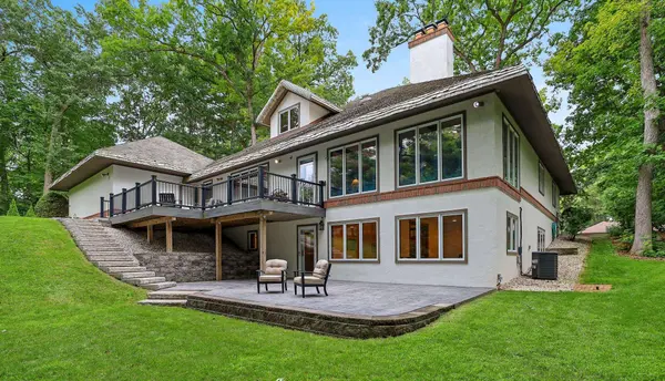 255 TRADERS POINT LN, Green Bay, WI 54302-5236