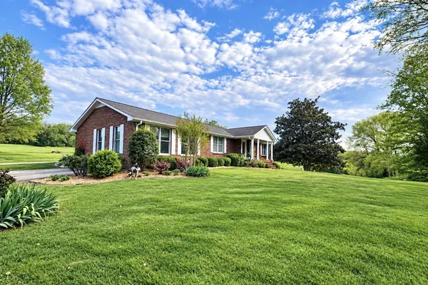 12 Charles Apple Ln, Brush Creek, TN 38547