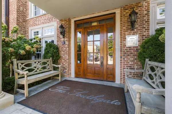 3821 West End Ave #202, Nashville, TN 37205