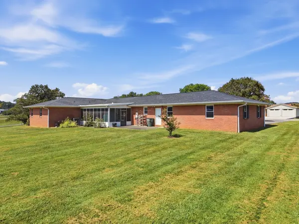 735 N Edgewood Dr, Sparta, TN 38583