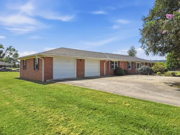 735 N Edgewood Dr, Sparta, TN 38583
