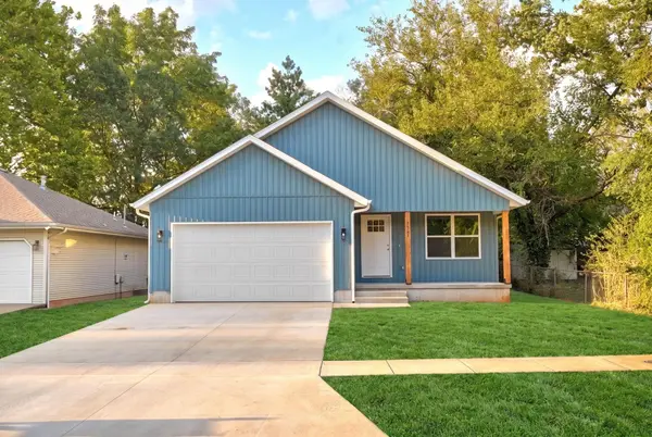 3307 W Lombard ST, Springfield, MO 65802