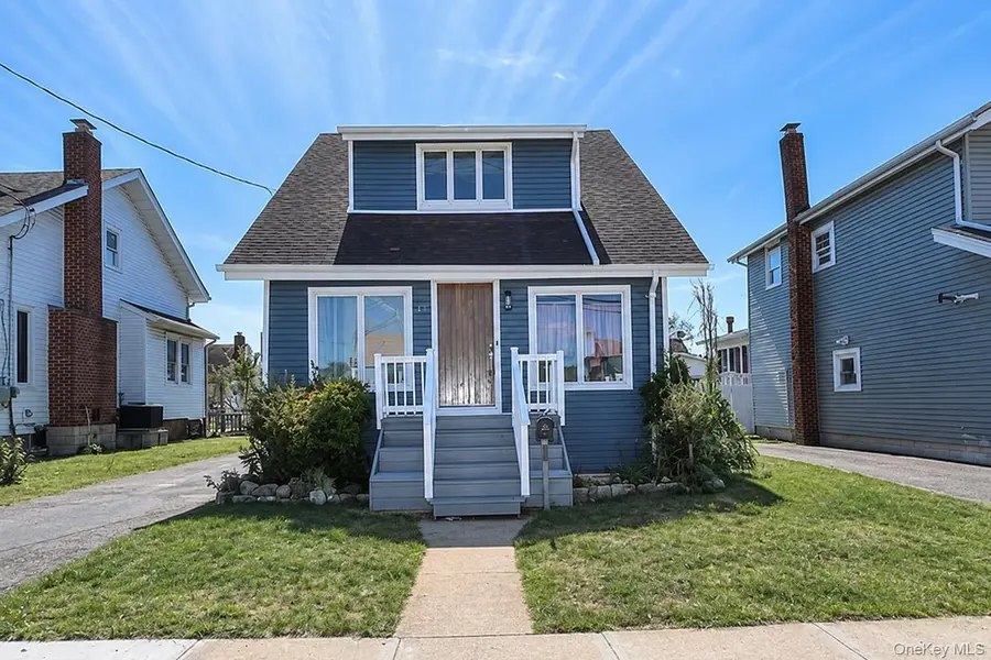 17 Ray ST, Freeport, NY 11520