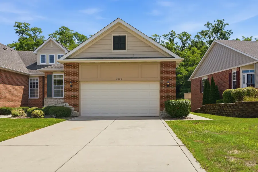 8789 Forest Glen CT, St. John, IN 46373