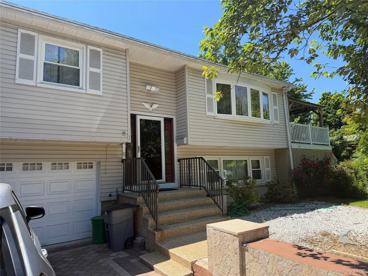 11 De Clark PL, Nanuet, NY 10954