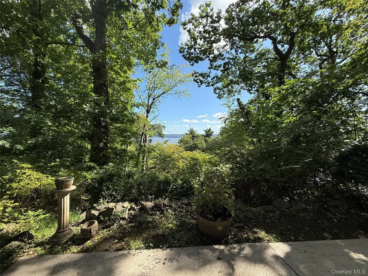 31 Terrace DR, Nyack, NY 10960