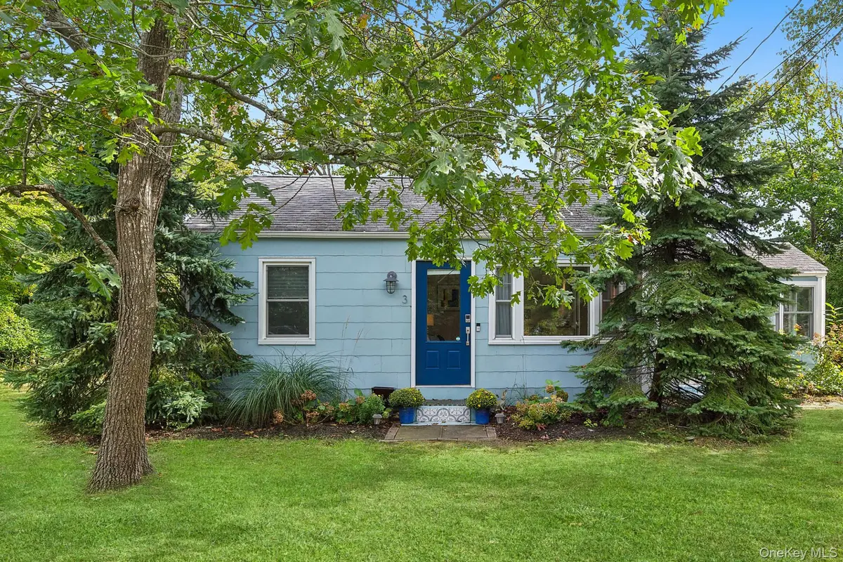 3 Clinton AVE, East Quogue, NY 11942