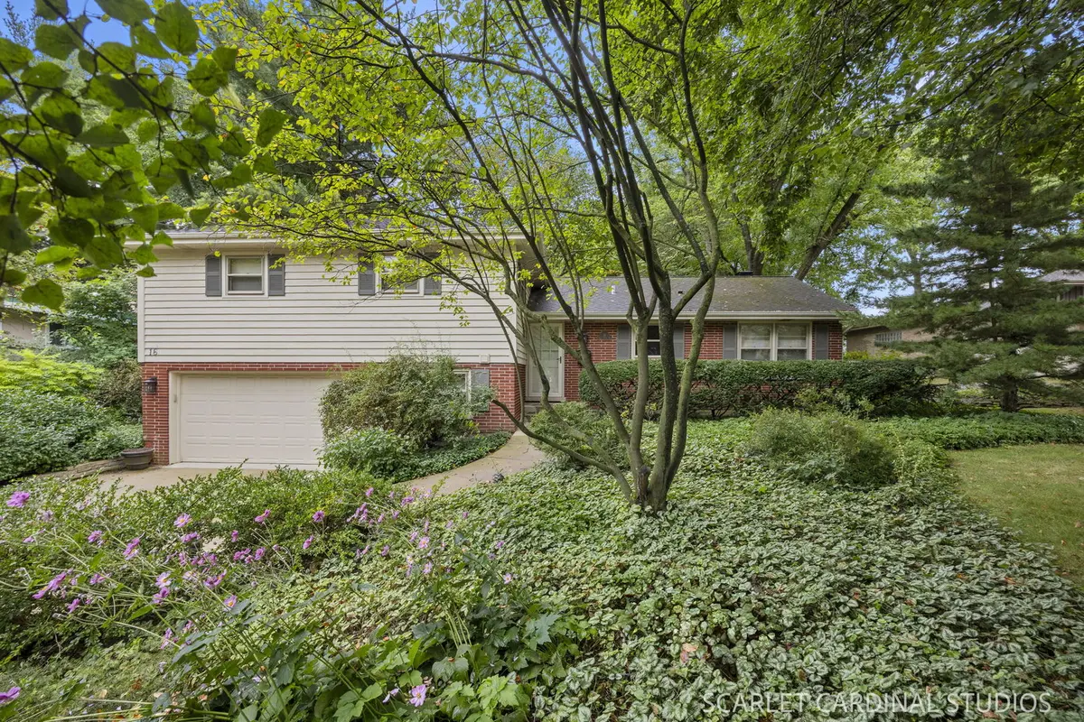 16 Notre Dame DR, Naperville, IL 60540