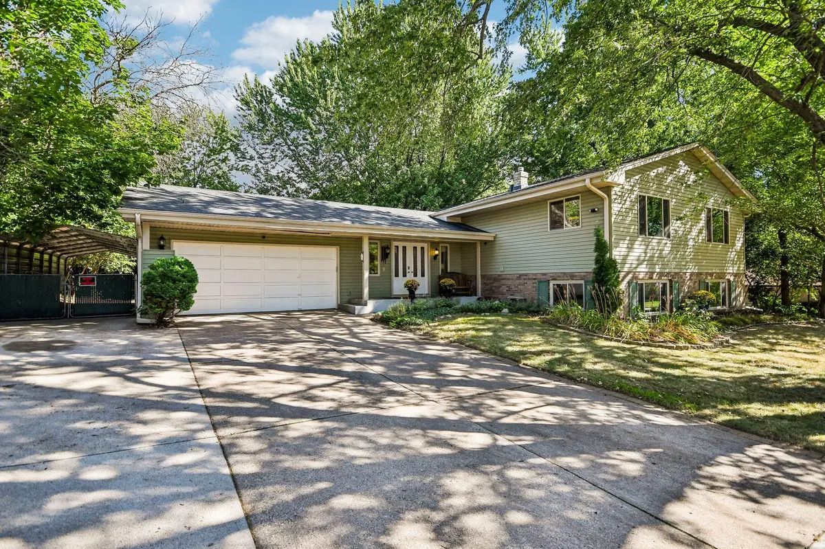 767 Eldridge AVE E, Maplewood, MN 55117