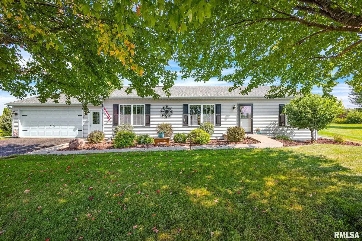 1921 BLUEBIRD DR, Galesburg, IL 61401
