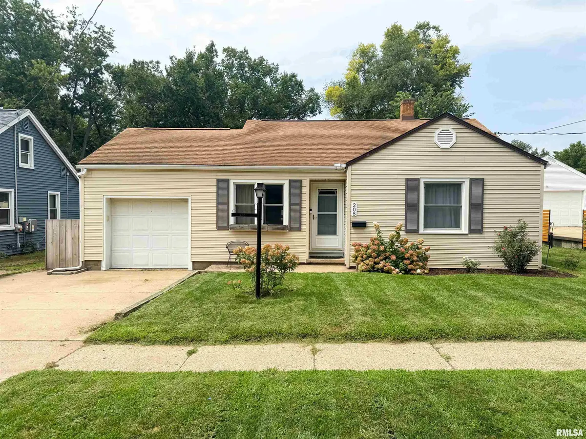 205 COURT DR, Washington, IL 61571