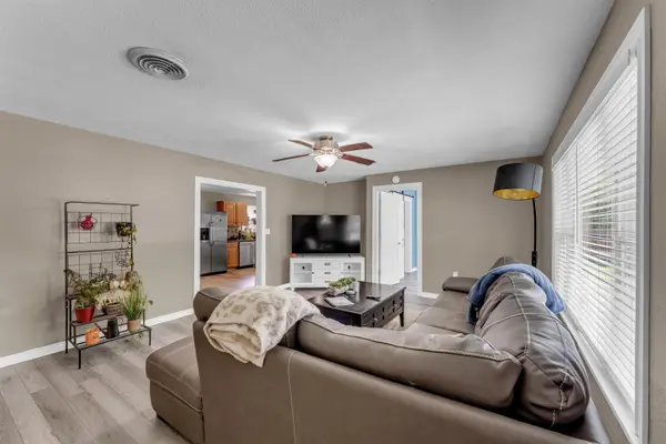 209 E Live Oak St, Burnet, TX 78611
