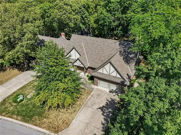 2414 Springcreek CT, Blue Springs, MO 64015