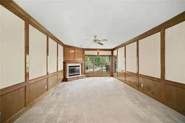 2414 Springcreek CT, Blue Springs, MO 64015