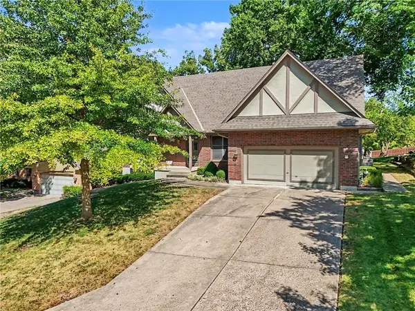 2414 Springcreek CT, Blue Springs, MO 64015