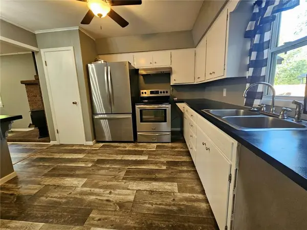 112 W Walnut ST, Girard, KS 66743