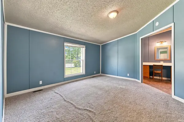 7755 S 178 E ***, Wolcottville, IN 46795