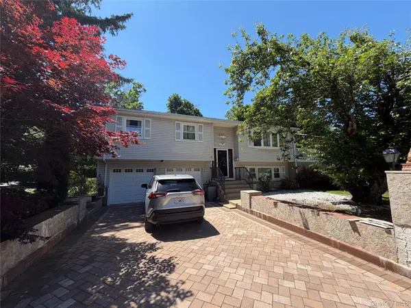 11 De Clark PL, Nanuet, NY 10954