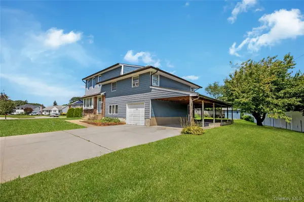 3701 Ruby LN, Wantagh, NY 11793